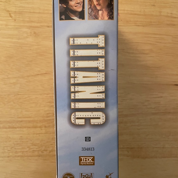 Titanic VHS 1997, 2 Tape Set, pre-owned Leo DiCaprio Kate Winslet James Cameron - Picture 4 of 6
